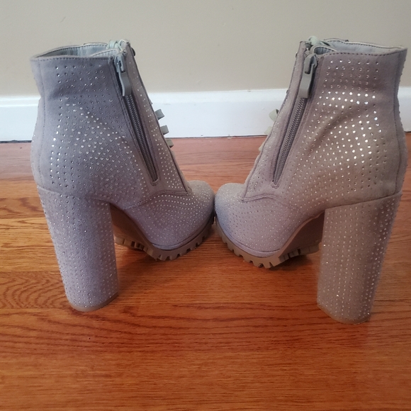 Cute & Chunky 'Glaze' Grey Sparkly Boots (Size 9) - Picture 5 of 6